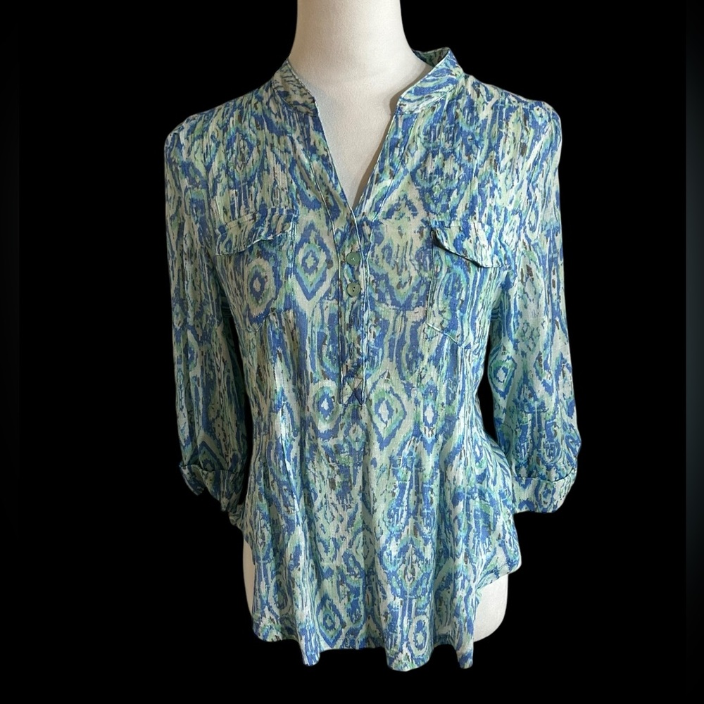 Pretty Ava & Grace pullover top in blues and greens.
